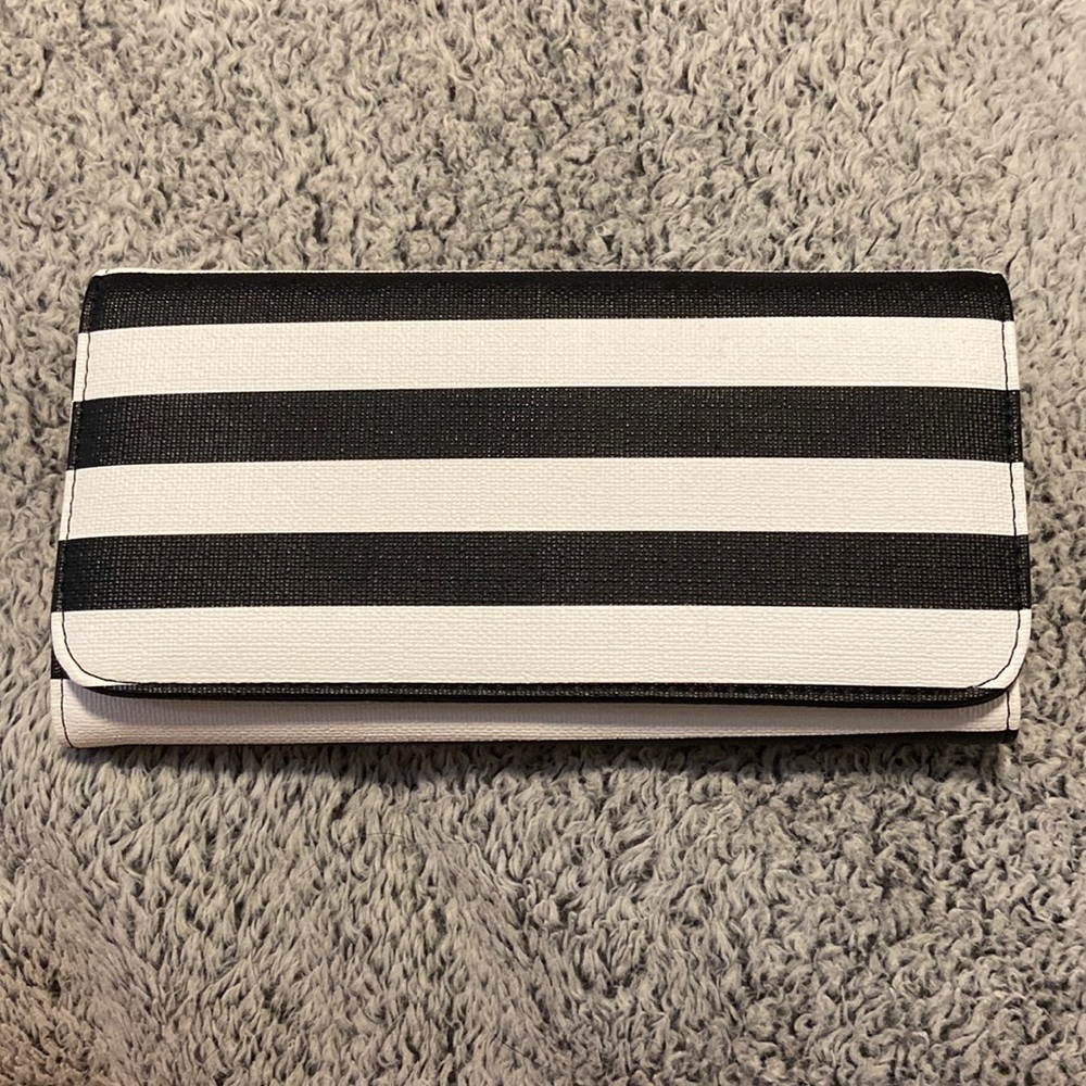 Kut From The Kloth wallet